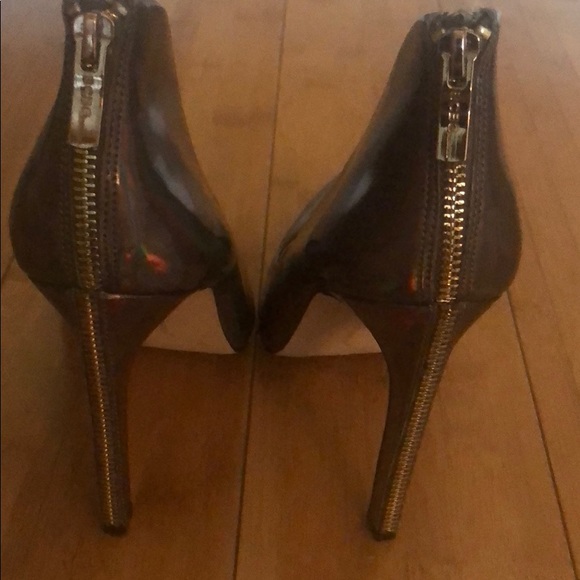 Gorgeous BCBGeneration silvery iridescent heels - Picture 3 of 6